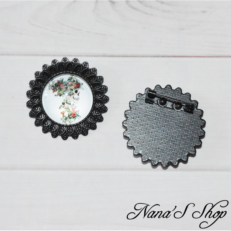 Broche noire, Tête de mort fleurie, faite main. (modèle 1) Broche noire, Tête de mort fleurie, faite main. (modèle 1)