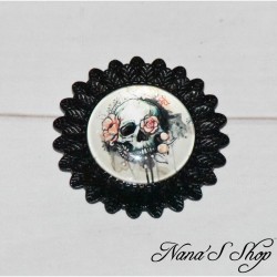 Broche noire, Tête de mort fleurie, faite main. (modèle 4)