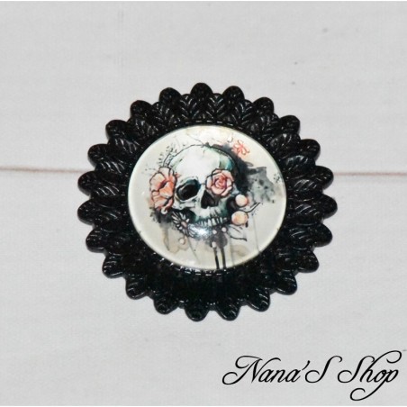 Broche noire, Tête de mort fleurie, faite main. (modèle 4)