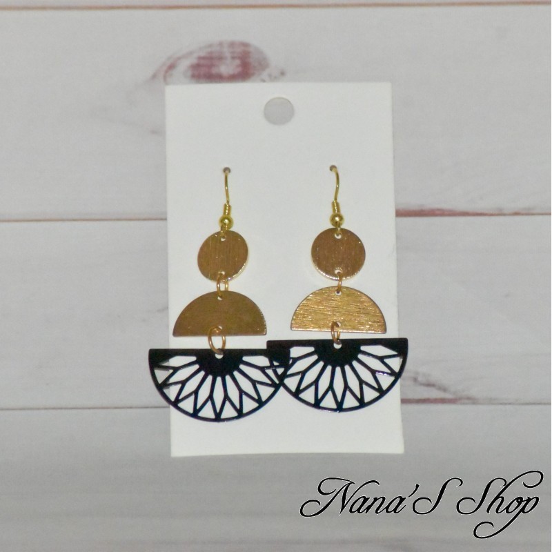 Boucles d'oreilles bohème chic, noires et dorées, symétriques, faites main, modèle 1.