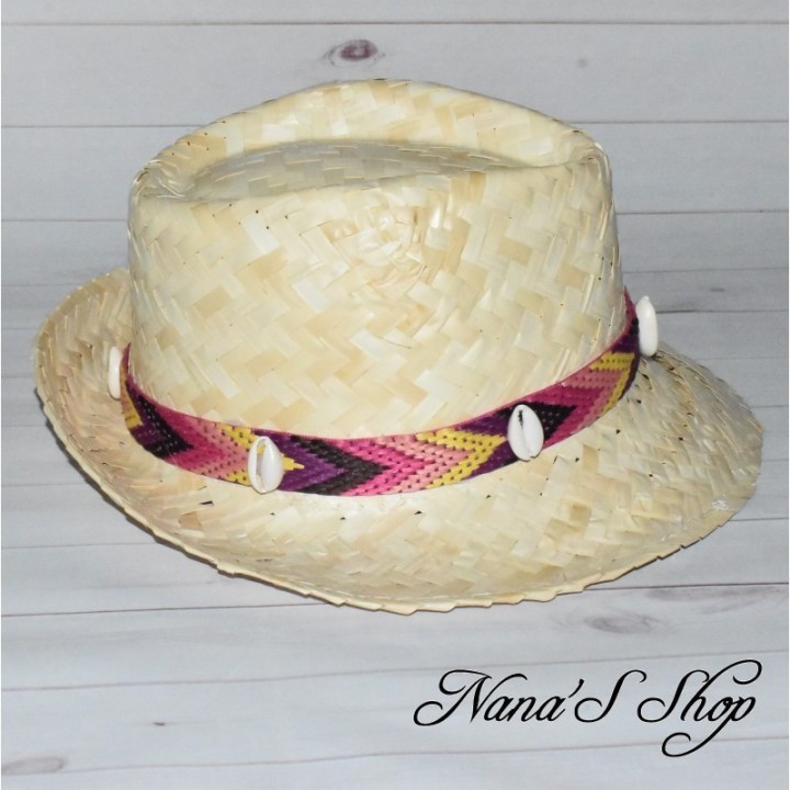 Chapeau en paille customisé, style ethnique, violet, rose et jaune.