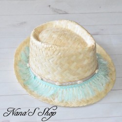 Chapeau en raphia, frange et cauris, style bohème, coloris menthe.