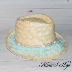 Chapeau en raphia, frange et cauris, style bohème, coloris menthe.