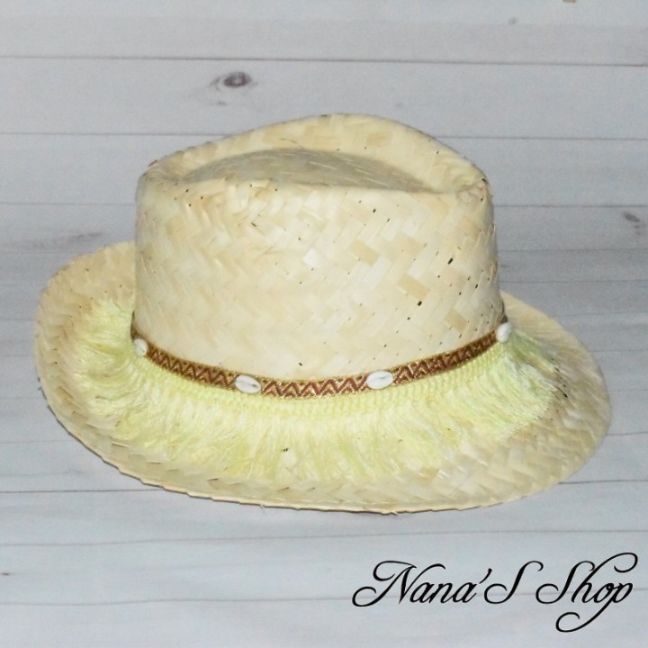 Chapeau en raphia, frange et cauris, style bohème, coloris jaune.
