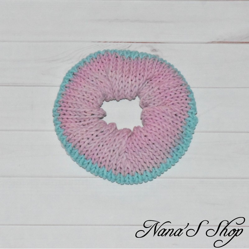 Chouchou crochet, en coton, dégradé rose et bleu.