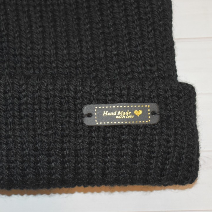 Bonnet noir, à revers et Pompon, Alaska, fait main en France.