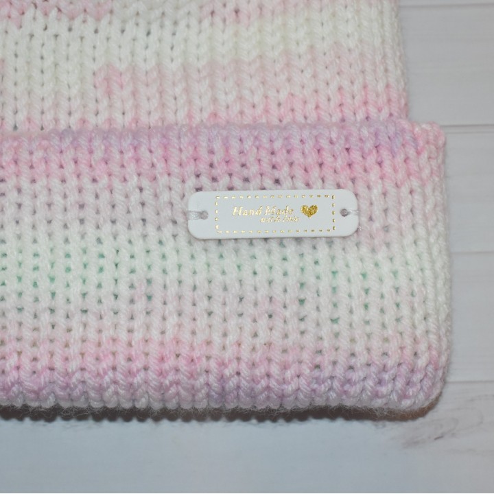 Bonnet revers et Pompon, Multicolore Pastel, fait main en France, détail.