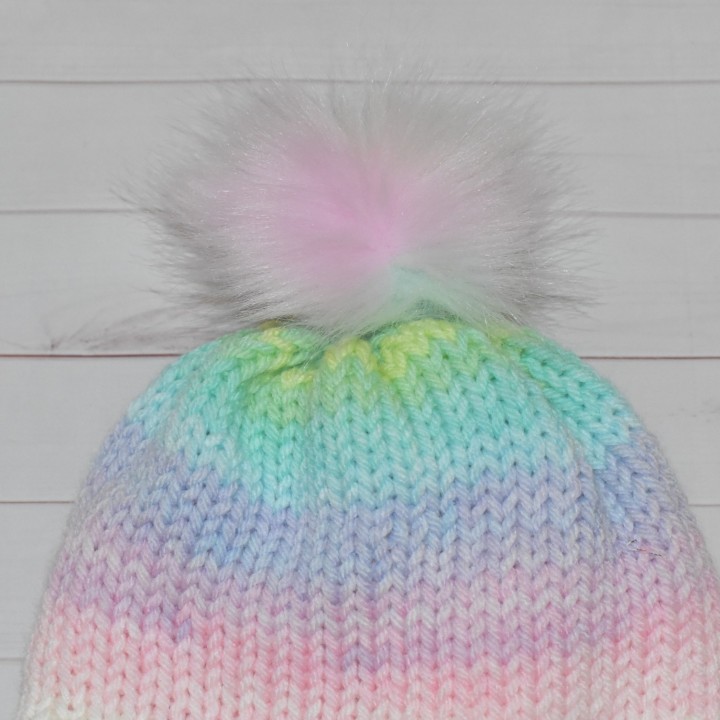 Bonnet revers et Pompon, Multicolore Pastel, fait main en France, pompon.