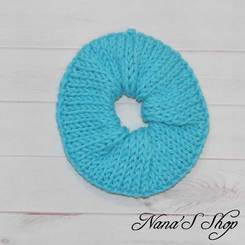 Chouchou tricoté, couleur uni, fait main, bleu turquoise. Chouchou tricoté, couleur uni, fait main, bleu turquoise.