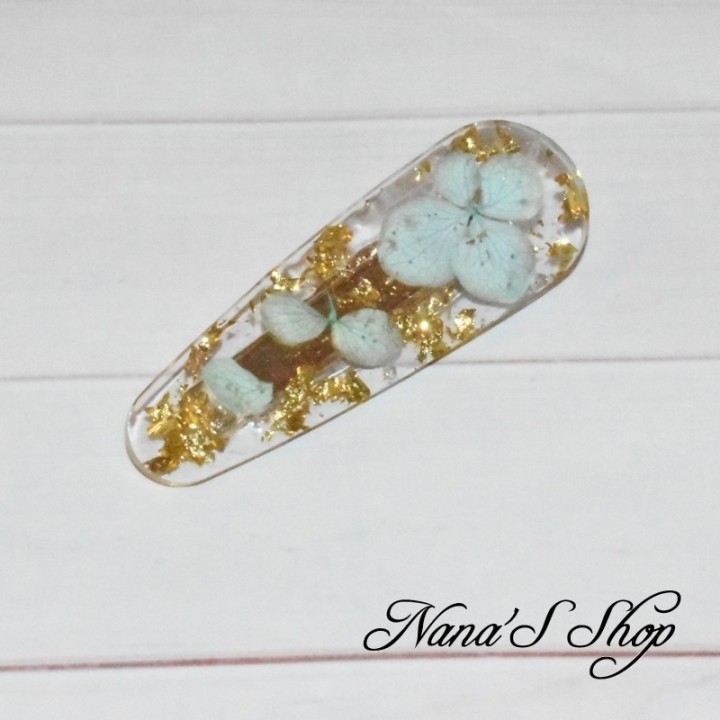 Barrette en résine, Hortensia bleu, faite mains