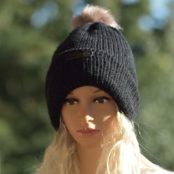 Bonnet noir, revers et Pompon, Alaska, fait main en France.