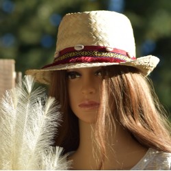 Chapeau en paille, customisé, style bohème ethnique, coloris bordeaux.