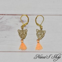 Boucles d'oreilles Bohème, Léopard ciselé doré et Pompon Tassel jaune, faites mains.
