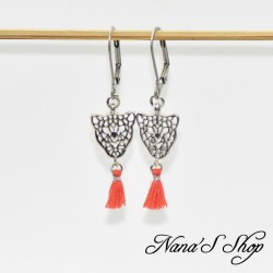 Boucles d'oreilles Bohème, Léopard ciselé argenté et Pompon Tassel orange, faites mains.