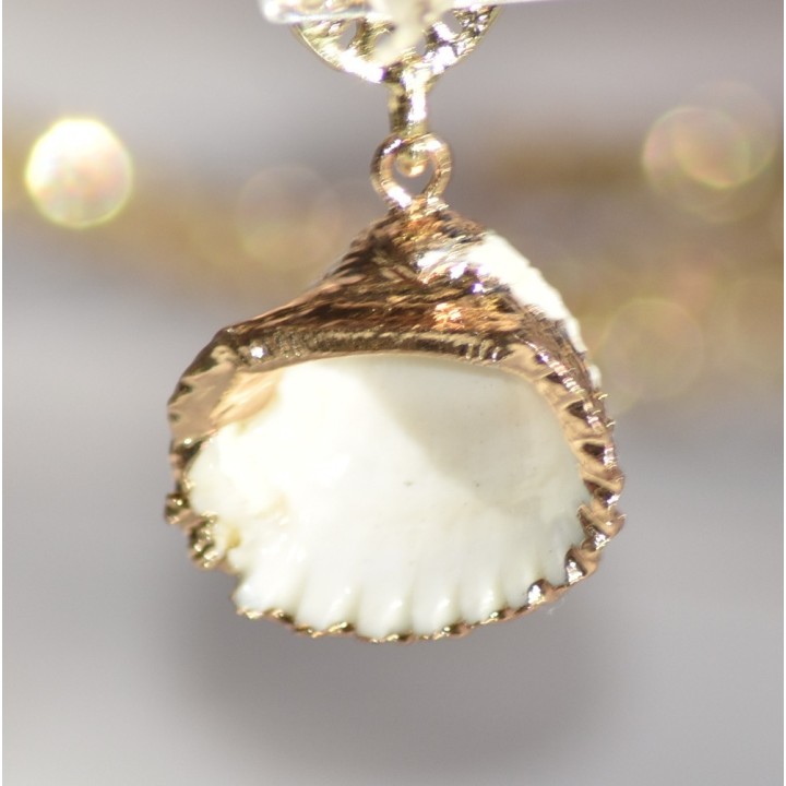 Boucles d'oreilles bohème, coquillage doré, faites mains