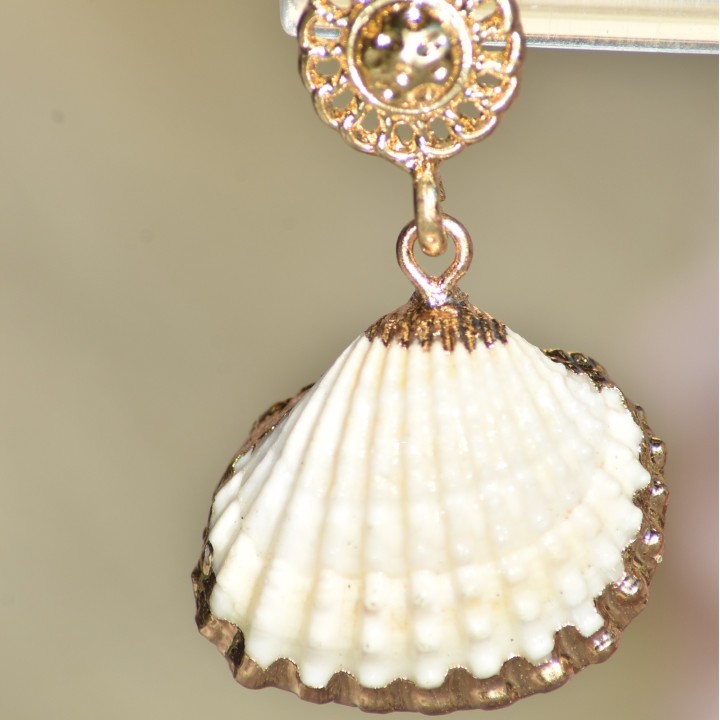 Boucles d'oreilles bohème, coquillage doré, faites mains