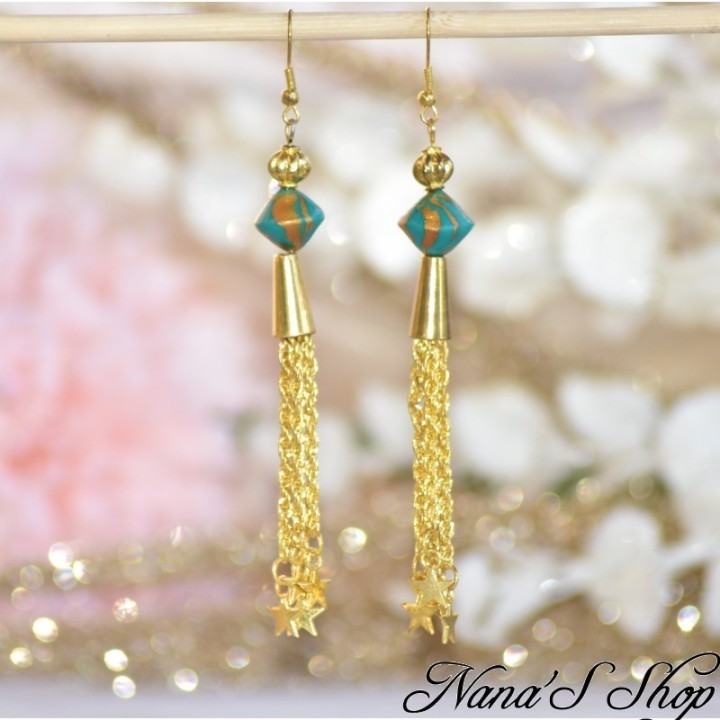 Boucles d'oreilles, chaines étoilées, faites mains, coloris vert.