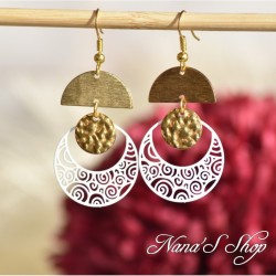 Boucles d'oreilles géométriques, Demi Lune, Bohème Chic, Dorées et blanches, faites mains.
