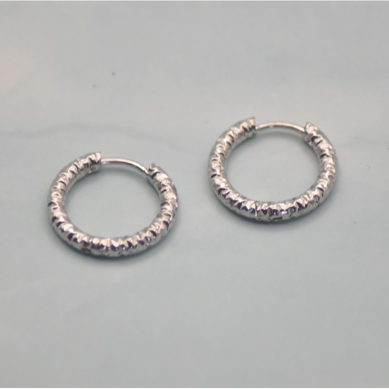 Créoles Martelées, en Acier Inoxydable, Argenté, taille 16mm.