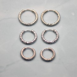 Créoles Martelées, en Acier Inoxydable, Argenté, différente taille.