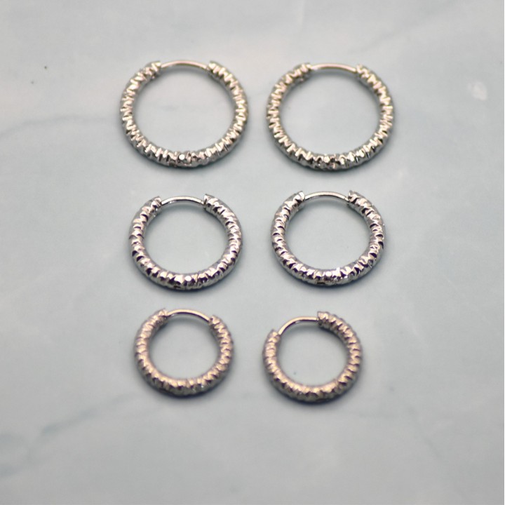 Créoles Martelées, en Acier Inoxydable, Argenté, différente taille.