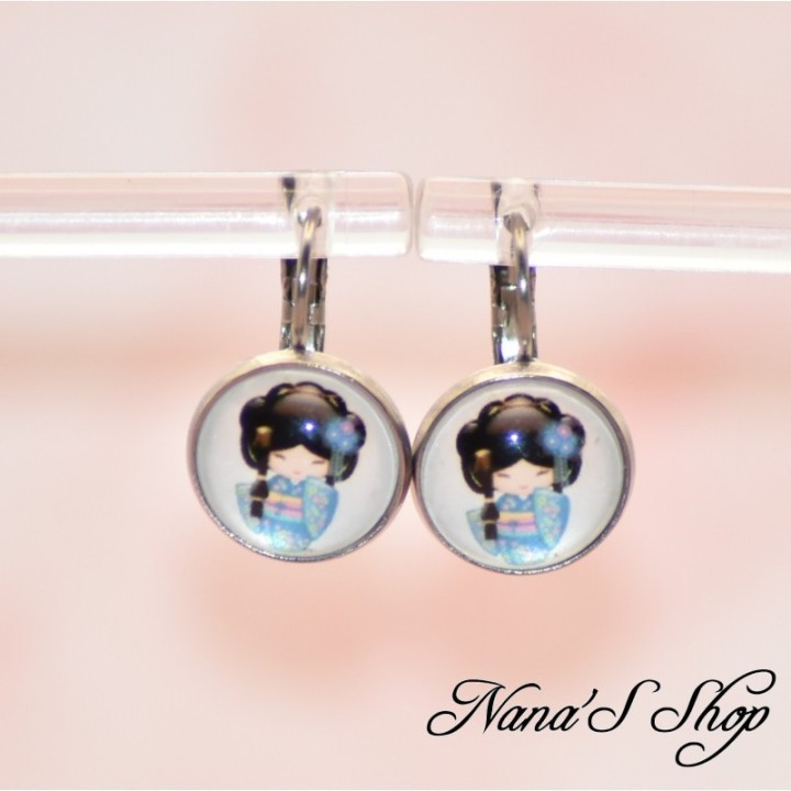Boucles d'oreilles Japon, cabochon Kokeshi (modèle 1).