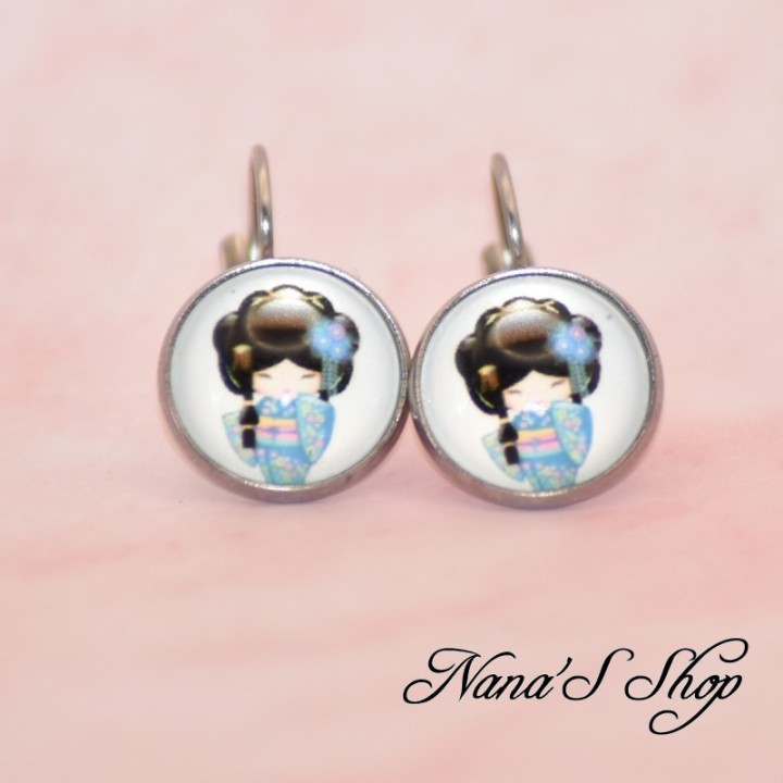 Boucles d'oreilles Japon, cabochon Kokeshi (modèle 1).