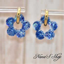 Pampilles interchangeables en forme de fleur, en résine et paillettes bleu, fait main, pour créoles à composer.
