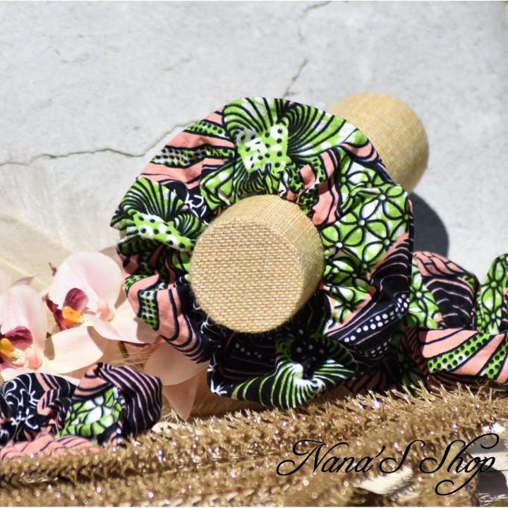 Chouchou en coton Wax coloré "Jungle corail" rose corail et vert pomme, fait main en France.