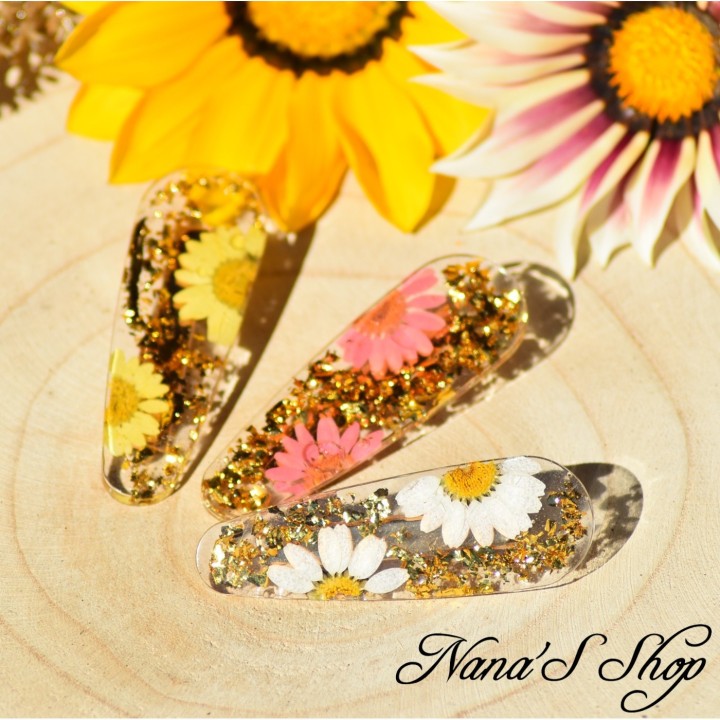 Barrette en résine et marguerites séchées et feuille d’or, fait main en France