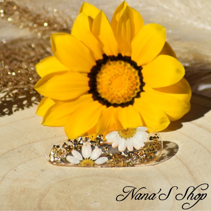Barrette en résine et marguerites blanche séchées et feuille d’or, fait main en France