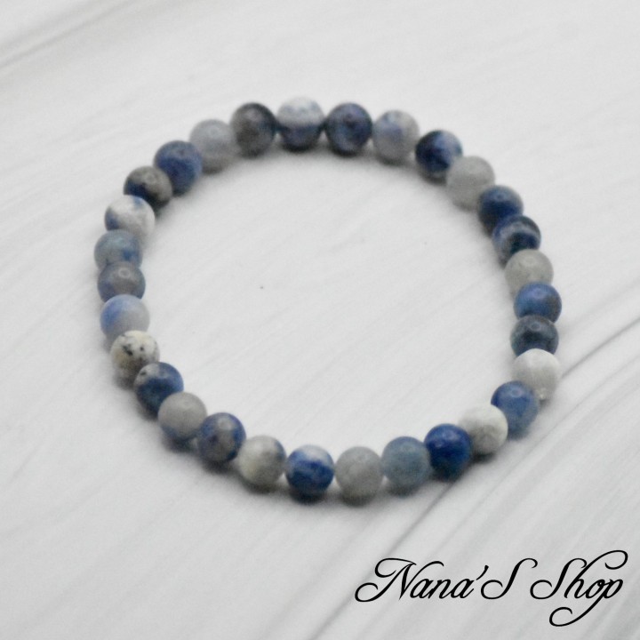 Bracelet élastique, Fait Main en Sodalite du Brésil, Grade AB, Bleu et Blanc.