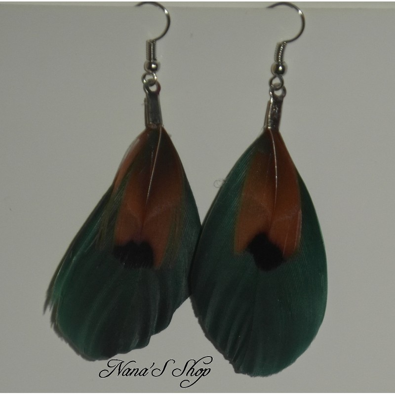 Boucles d'oreilles duo de plumes simple, coloris vert foncé.