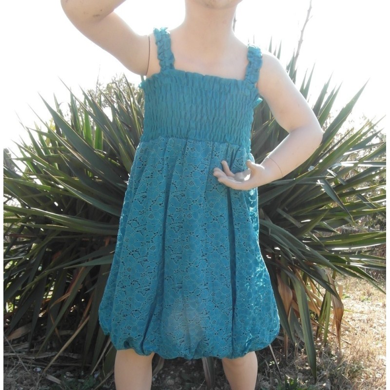 Robe boule fille, en dentelle, coloris bleu lagon. Robe boule fille, en dentelle, coloris bleu lagon.