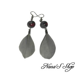 Longues boucles d'oreilles plumes, Feather Loving, coloris gris.