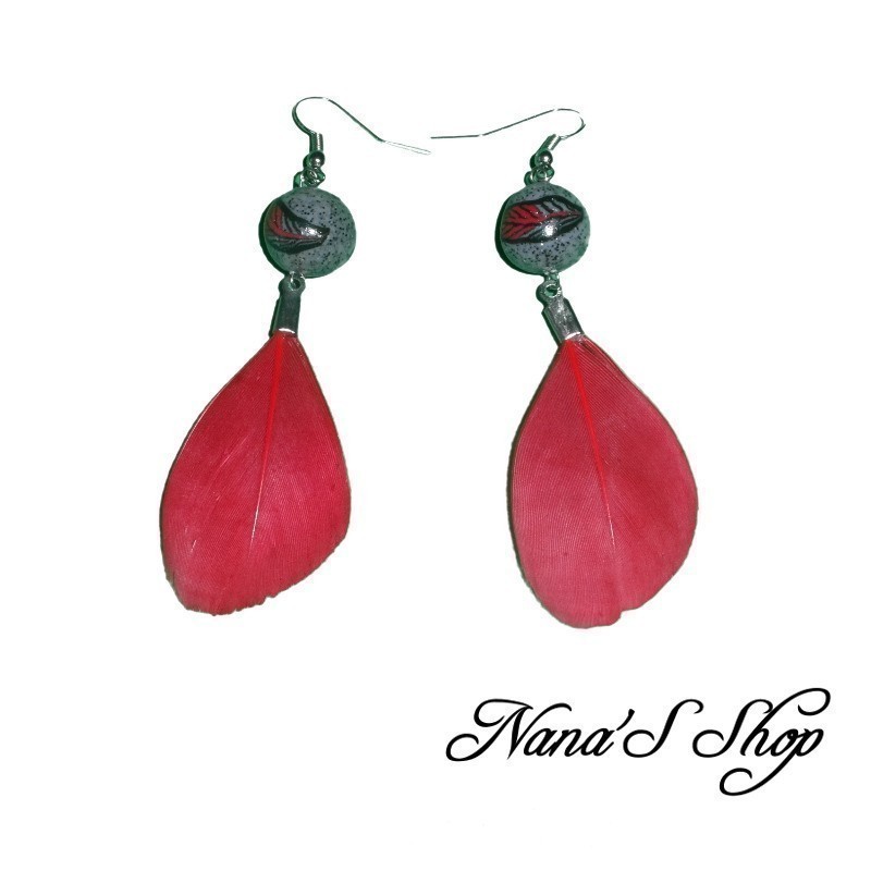 Longues boucles d'oreilles plumes, Feather Loving, coloris rouge. Longues boucles d'oreilles plumes, Feather Loving, coloris rouge.