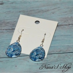 Boucles d'oreilles fantaisie, gouttes en verre, motif aquarelle, coloris bleu, modèle 1.