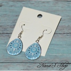 Boucles d'oreilles fantaisie, gouttes en verre, motif aquarelle, coloris bleu, modèle 8.