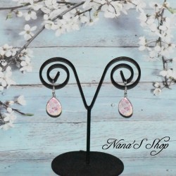 Boucles d'oreilles fantaisie, gouttes en verre, motif aquarelle, coloris rose, modèle 9.