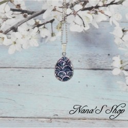 Chaine, pendentif fantaisie, goutte en verre, motif aquarelle, coloris bleu foncé, modèle 2.