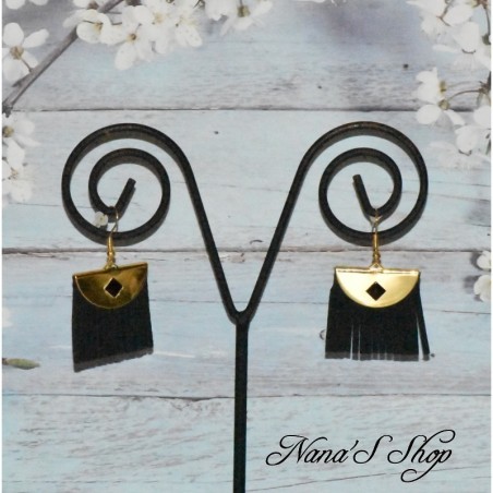 Boucles d'oreilles fantaisie, frange suédine, coloris noir et doré .