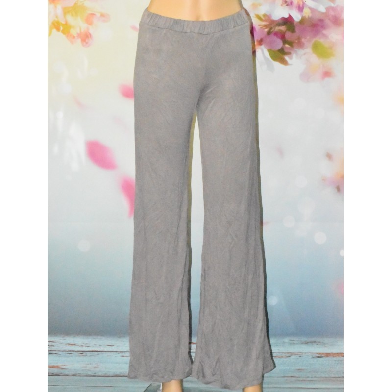 Pantalon fluide, coupe droite, coloris anthracite. Pantalon fluide, coupe droite, coloris anthracite.