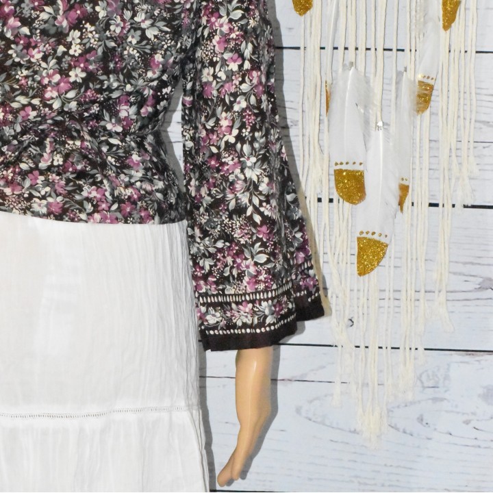 Cache cœur, en soie, coloris violet, détail.