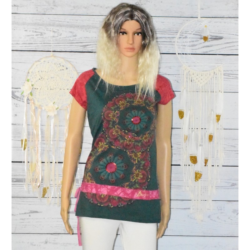 T shirt femme, manches courtes, Desigual, coloris vert et fuchsia.