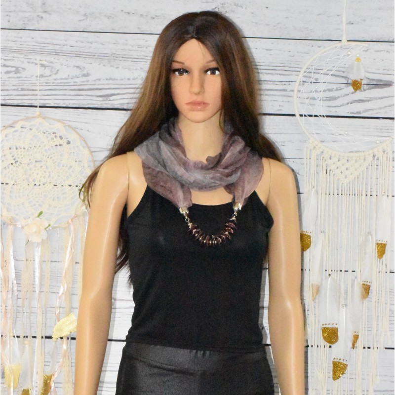 Foulard bijoux, tour de cou, perles plates, coloris marron. Foulard bijoux, tour de cou, perles plates, coloris marron.