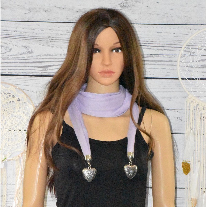 Foulard bijoux uni, pendentifs cœurs, coloris mauve. Foulard bijoux uni, pendentifs cœurs, coloris mauve.