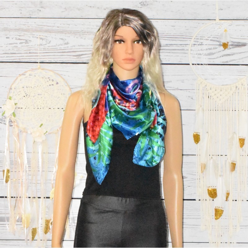 Foulard satiné, Climene, Desigual, coloris multicolore. Foulard satiné, Climene, Desigual, coloris multicolore.