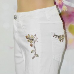 Jeans broderie, Sari White, Desigual, coloris blanc, détail.