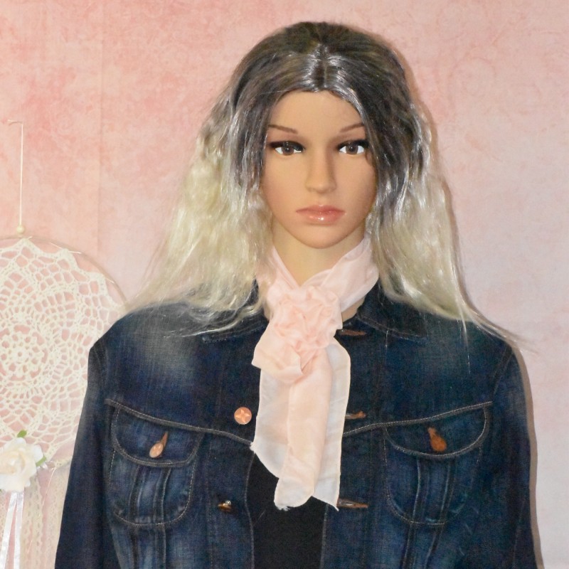 Foulard & fleur 3 en 1: ceinture et bandeau, coloris rose pâle. Foulard & fleur 3 en 1: ceinture et bandeau, coloris rose pâle.