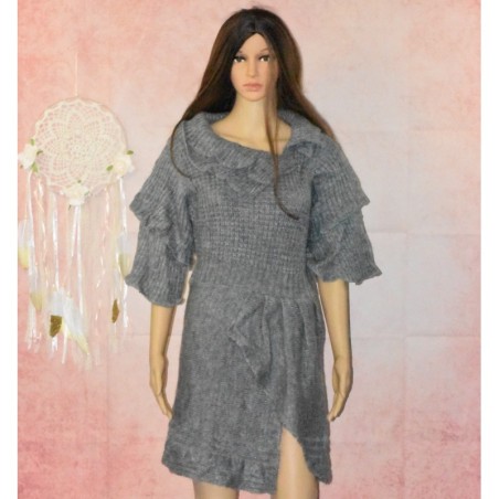 Robe pull, en laine, coloris gris. Robe pull, en laine, coloris gris.